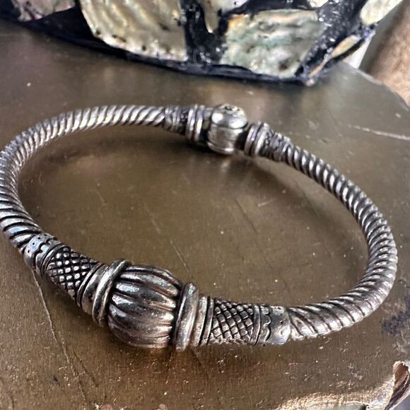 Elegant Artisan Bracelet – A Timeless Statement Piece - Picture 14 of 16